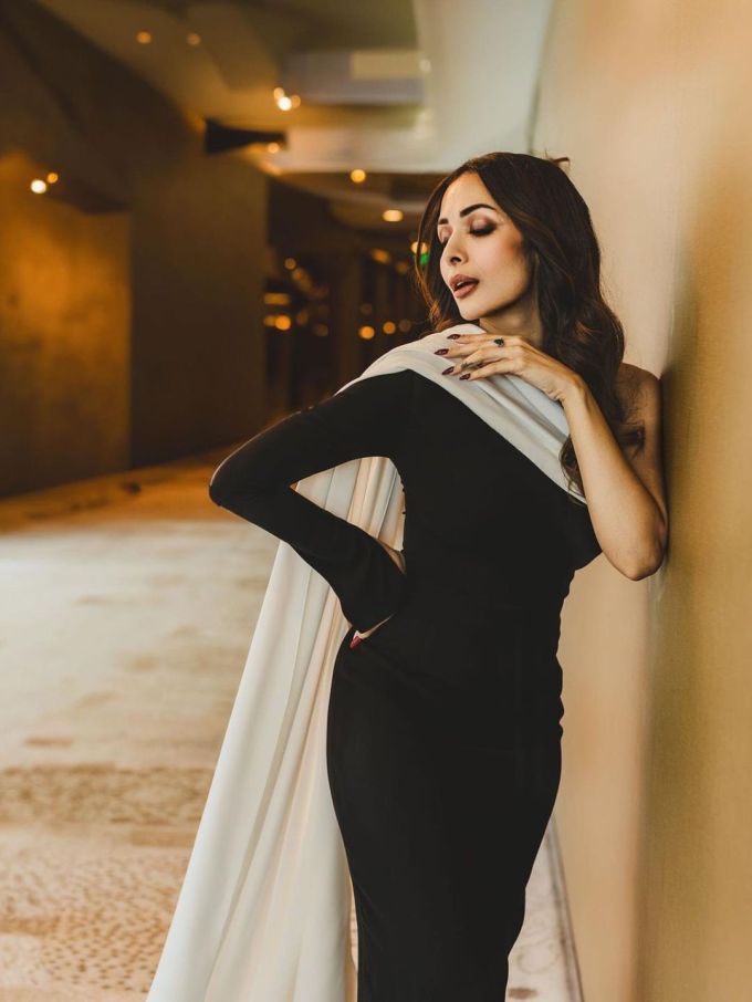 બોલિવૂડની હોટ અભિનેત્રી મલાઇકા અરોરાએ તાજેતરમાં સ્ટાઇલિશ ગાઉનમાં ફોટોશૂટ કરાવ્યું છે.