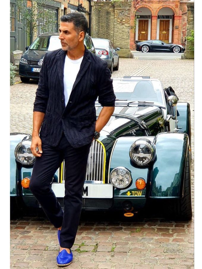 અક્ષય કુમારે અભિનયની દુનિયામાં એટલું મોટું નામ કમાવ્યું છે કે આજ તે કરોડોની સંપત્તિનો માલિક છે. ખેલાડી કુમાર ખુબ જ વૈભવી જીવન જીવે છે.