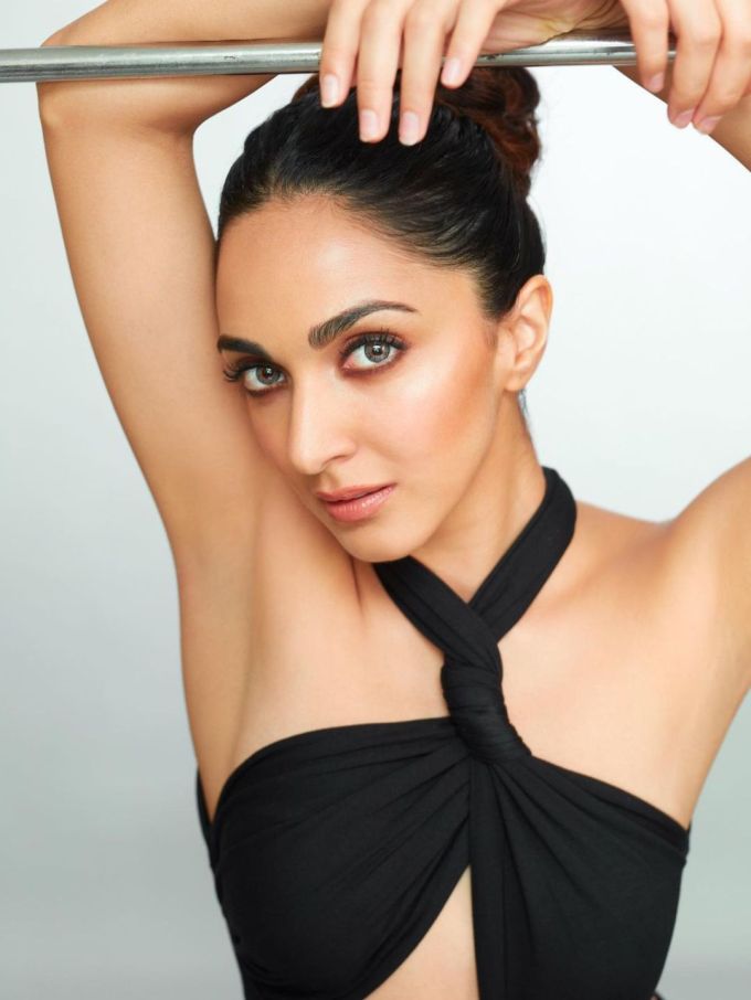 ડોન'ના આગામી ભાગ માટે કિયારા અડવાણીનું નામ સતત સામે આવી રહ્યું છે. એવું માનવામાં આવે છે કે કિયારા આ ફિલ્મમાં રણવીર સિંહ સાથે મુખ્ય ભૂમિકામાં જોવા મળી શકે છે.