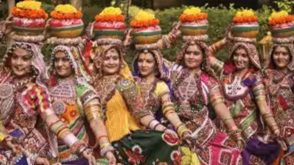 Navratri 2023 | નવરાત્રી 2023 : વિશ્વ પ્રસિદ્ધ ગુજરાતના ‘ગરબા’ નામ કેવી રીત પડ્યું? વાંચો રસપ્રદ માહિતી