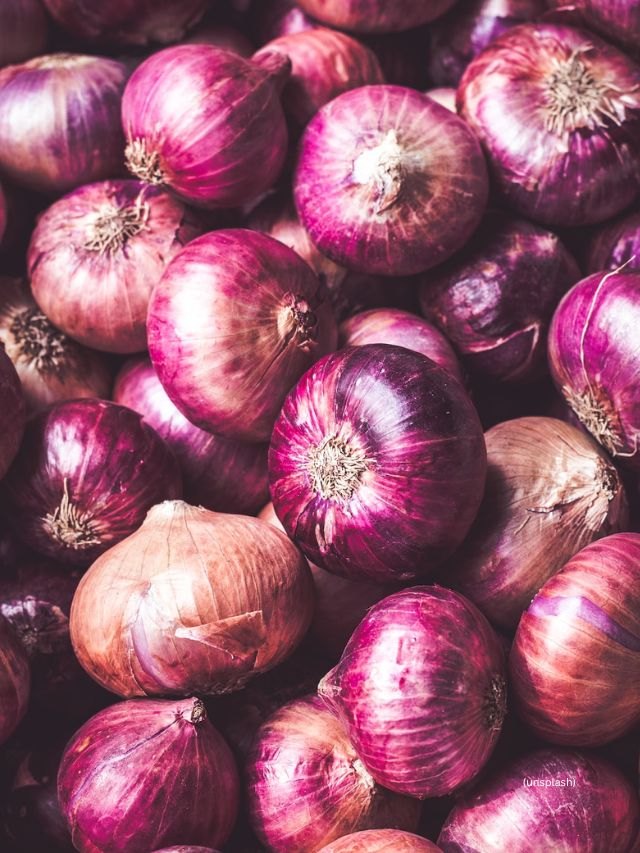 <strong>ડુંગળીનો અર્ક : </strong>ન માત્ર ફેસના ડાઘ પરંતુ શરીરના અન્ય ઘાના નિશાન મટાડવામાં પણ ડુંગળીનો અર્ક અસરકારક સાબિત થાય છે.