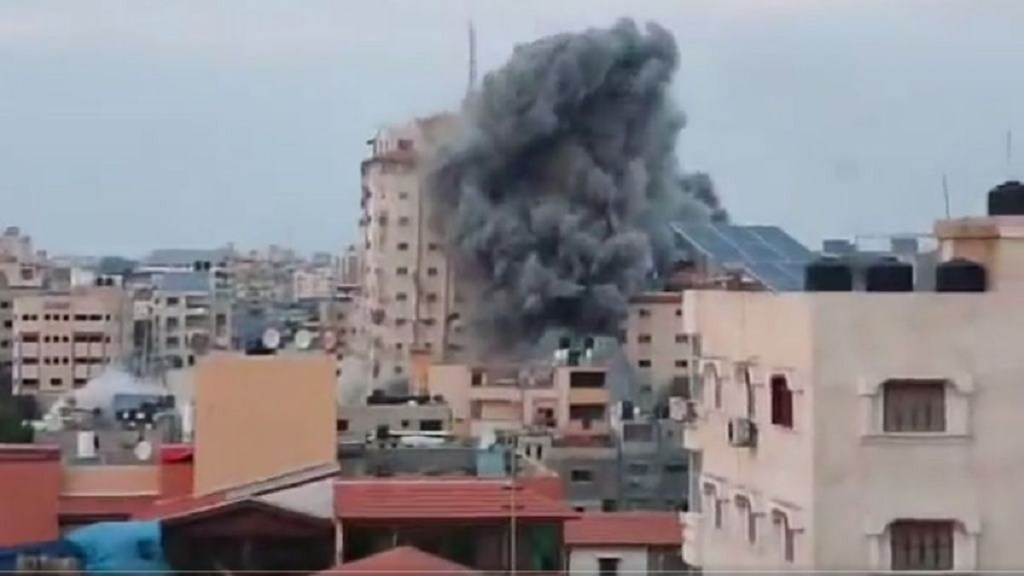 1300 ડિગ્રી તાપમાન, ઓક્સિજનને શોષીને હાડકાં ઓગાળી નાખે છે, શું છે ફોસ્ફરસ બોમ્બ? ઈઝરાયેલ પર લાગ્યો છે ઉપયોગ કરવાનો આરોપ 1300 ડિગ્રી તાપમાન, ઓક્સિજનને શોષીને હાડકાં ઓગાળી નાખે છે, શું છે ફોસ્ફરસ બોમ્બ? ઈઝરાયેલ પર લાગ્યો છે ઉપયોગ કરવાનો આરોપ