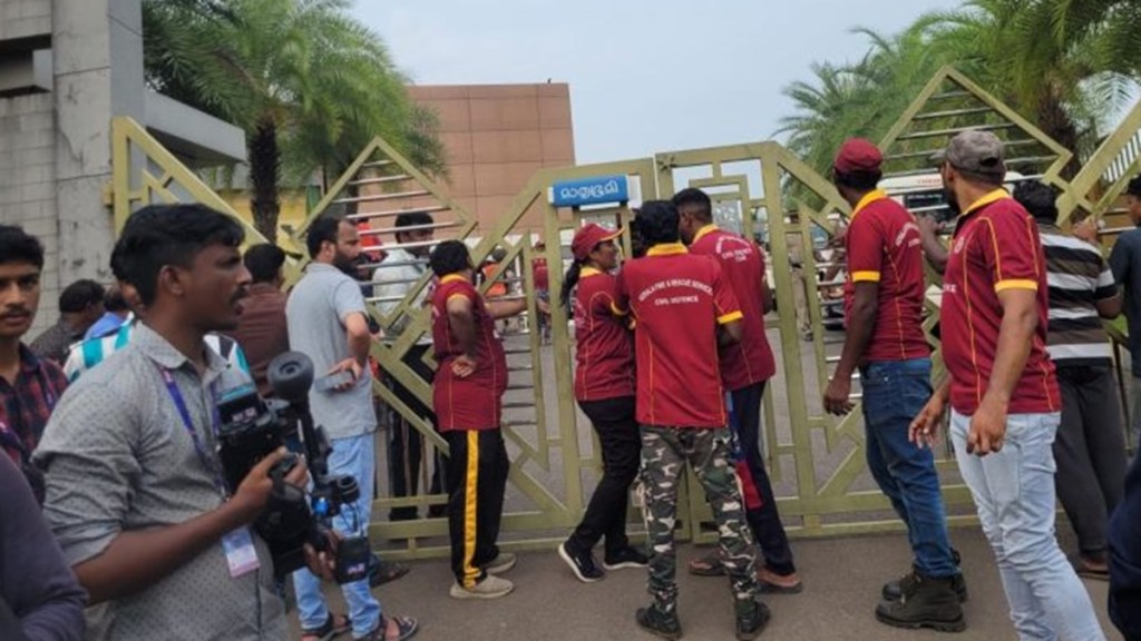 Kerala Blast : કેરળ બ્લાસ્ટની જવાબદારી લેનાર વ્યક્તિએ પોલીસ સ્ટેશનમાં સરેન્ડર કર્યું, પોલીસે જણાવી આખી હકીકત Kerala Blast : કેરળ બ્લાસ્ટની જવાબદારી લેનાર વ્યક્તિએ પોલીસ સ્ટેશનમાં સરેન્ડર કર્યું, પોલીસે જણાવી આખી હકીકત