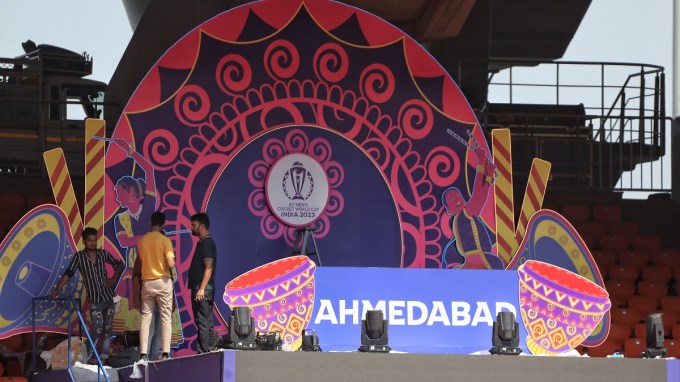 વર્લ્ડ કપની ઓપનિંગ મેચ પહેલા નરેન્દ્ર મોદી સ્ટેડિયમ તૈયાર છે (Express photo by Nirmal Harindran)