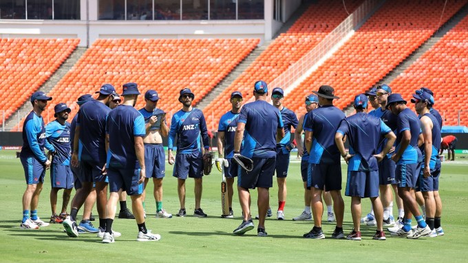 નરેન્દ્ર મોદી સ્ટેડિયમમાં ન્યૂઝીલેન્ડના ખેલાડીઓએ પ્રેક્ટિસ કરી હતી. (Express photo by Nirmal Harindran)