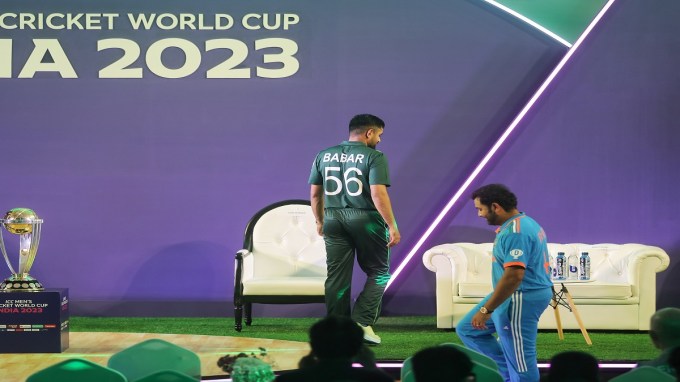 ભારતમાં યોજાઈ રહેલા વર્લ્ડ કપ અંગે રોહિત શર્માએ કહ્યું કે લોકોને આ ટૂર્નામેન્ટ ગમશે. સ્ટેડિયમો ભરાઈ જશે. ભારતીયોને ક્રિકેટ પસંદ છે.આ એક શાનદાર ટુર્નામેન્ટ બનશે. (Express photo by Nirmal Harindran)