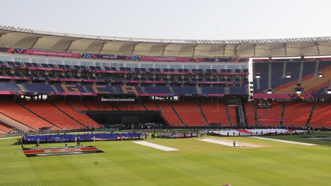 ટીમ ઈન્ડિયાના પૂર્વ હેડ કોચ અને પ્રખ્યાત કોમેન્ટેટર રવિ શાસ્ત્રીએ આ કાર્યક્રમને હોસ્ટ કર્યો હતો. શાસ્ત્રીએ તમામ 10 કેપ્ટનનું સ્વાગત કર્યું હતું. (Express photo by Nirmal Harindran)