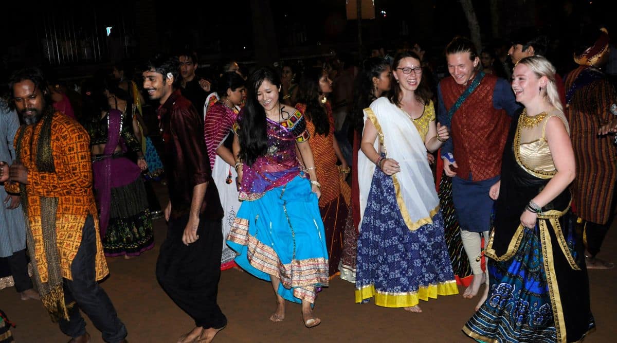 Navratri 2023 Gujarat Traditional Garba