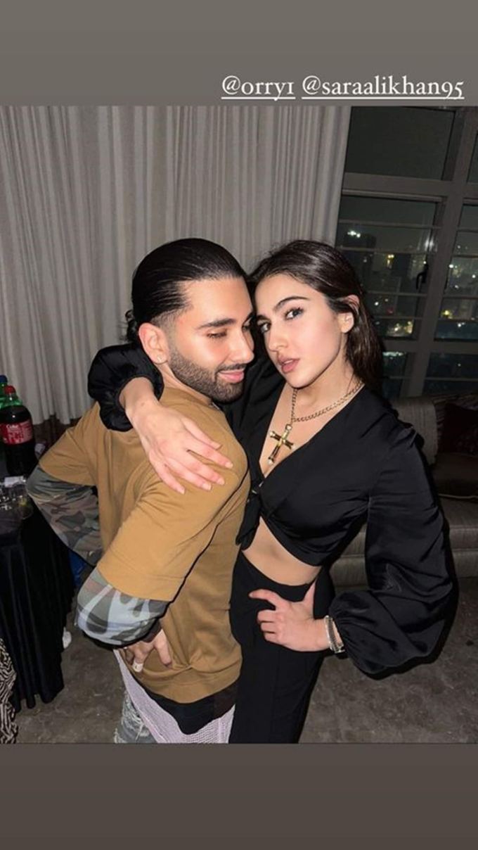 આ પાર્ટીમાં સારા અલી ખાન પણ જોવા મળી હતી. (ફોટો: ઓરહાન અવત્રામાણી/ઈન્સ્ટાગ્રામ)