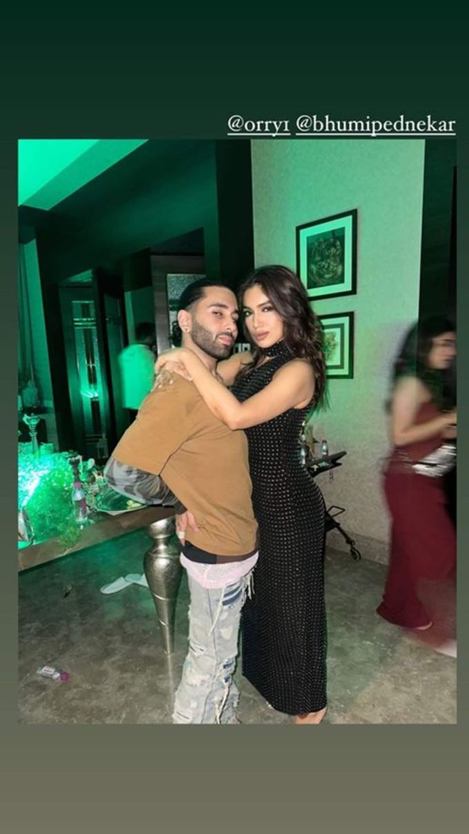 ભૂમિ પેડનેકરે પણ ઓરી સાથે પોઝ આપ્યો હતો. (ફોટો: ઓરહાન અવત્રામાણી/ઈન્સ્ટાગ્રામ)