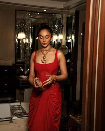 અભિનેત્રી રકુલ પ્રીત સિંહ અવારનવાર પોતાની એક્ટિંગ અને લુક્સને લઈને સોશિયલ મીડિયાની હેડલાઈન્સમાં રહે છે.