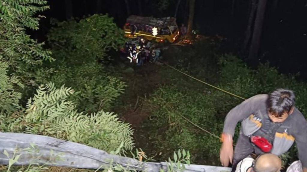 Uttrakhand Accident : ઉત્તરાખંડના નૈનીતાલમાં મોટો અકસ્માત, પેસેન્જર બસ ખીણમાં પડી, ત્રણના મોત, અનેક ઘાયલ