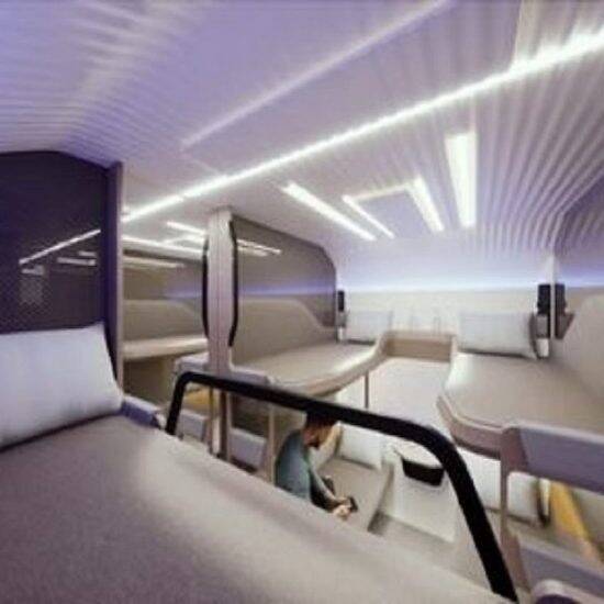 રેલવે મંત્રી અશ્વિની વૈષ્ણવના જણાવ્યા અનુસાર, વંદે ભારત એક્સપ્રેસના સ્લીપર વર્ઝનમાં 20 થી 22 કોચ હશે, જેમાં 857 બર્થ હશે. તેમાંથી 823 બર્થ મુસાફરો માટે અને 34 બર્થ સ્ટાફ માટે આરક્ષિત હશે. (સ્રોત: @dailytravelhac1/instagram)