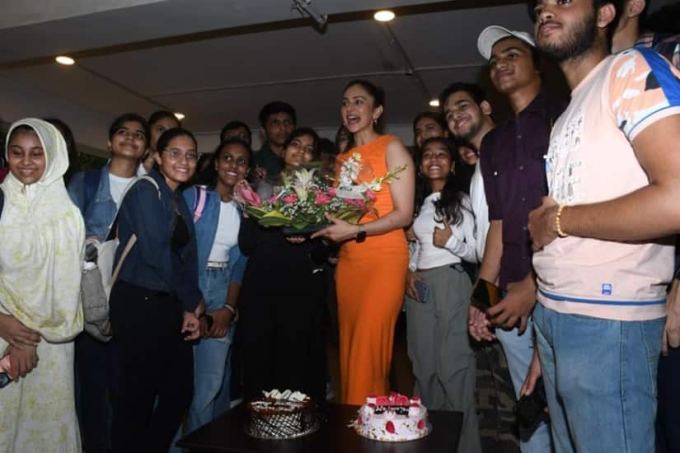 રકુલે તેનો ખાસ દિવસ તેના ચાહકો સાથે ઉજવ્યો હતો.