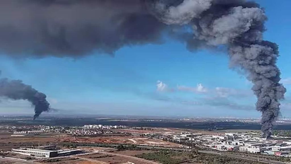 Hamas Israel war : ગાઝા પહોંચવા માટે 20 ટ્રકમાં રાહત સામાન તૈયાર, ઉત્તરીય વિસ્તારમાં ઇન્ટરનેટ બંધ Hamas Israel war : ગાઝા પહોંચવા માટે 20 ટ્રકમાં રાહત સામાન તૈયાર, ઉત્તરીય વિસ્તારમાં ઇન્ટરનેટ બંધ