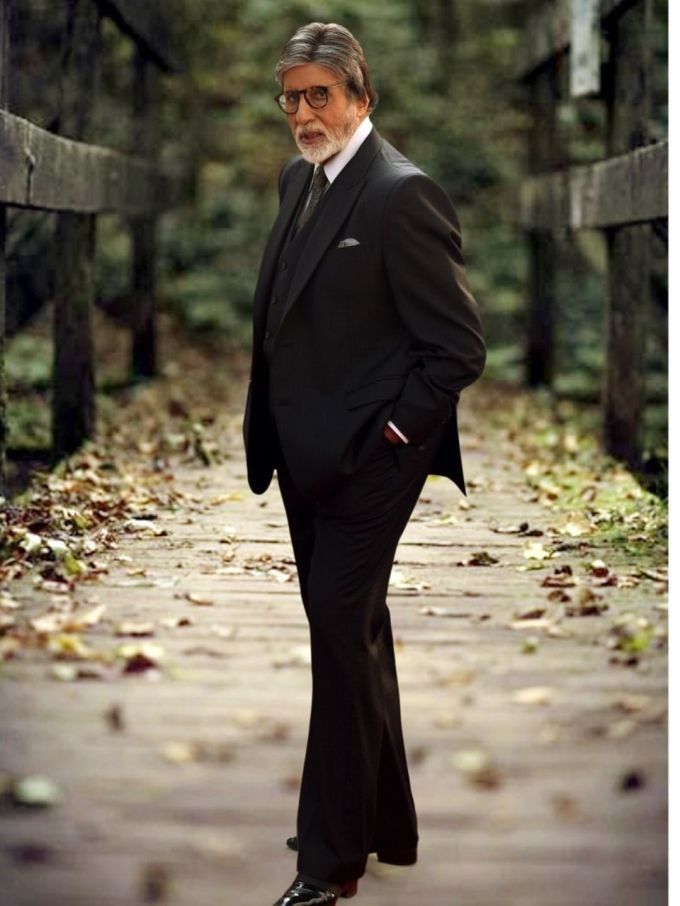 અમિતાભ બચ્ચનનું વાસ્તવિક નામ ઇંકબાલ હતું. પરંતુ આ નામને બદલાવી અમિતાભ રાખવામાં આવ્યું હતું. ત્યારે આ નામ પાછળના રહસ્ય વિશે જાણીએ.