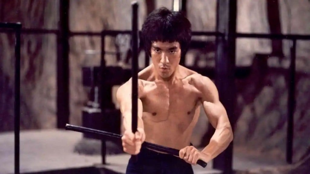 Bruce Lee : બ્રુસ લી એ શરીરમાંથી પરસેવાની ગ્રંથીઓ કઢાવી નાખી હતી, શું માર્શલ આર્ટના કિંગનું મોત વધારે પાણી પીવાથી થયું હતું?