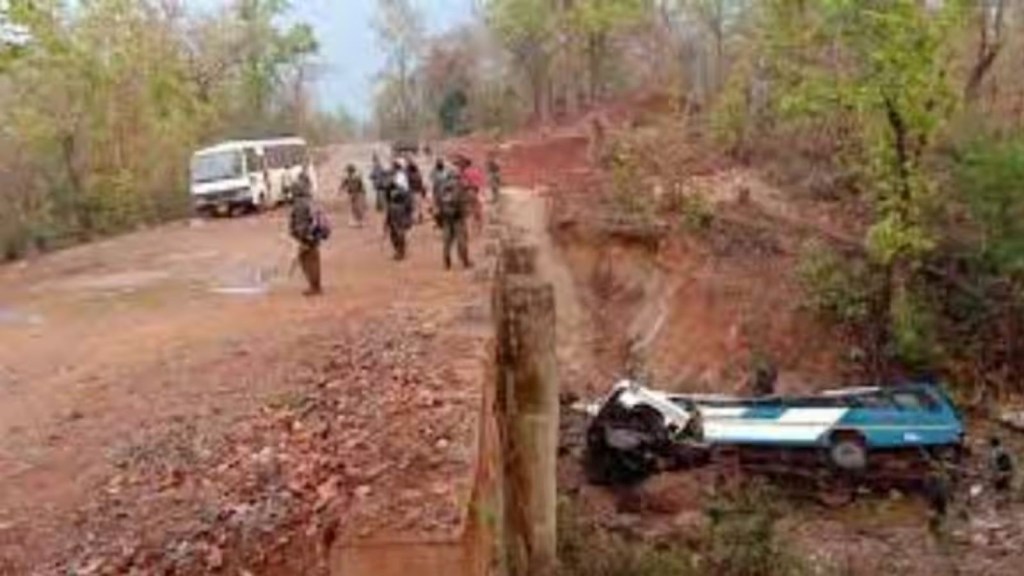 છત્તીસગઢ: મતદાનના એક દિવસ પહેલા નક્સલીઓએ કર્યો IED બ્લાસ્ટ, બે મતદાન કર્મી અને એક સૈનિક ઇજાગ્રસ્ત છત્તીસગઢ: મતદાનના એક દિવસ પહેલા નક્સલીઓએ કર્યો IED બ્લાસ્ટ, બે મતદાન કર્મી અને એક સૈનિક ઇજાગ્રસ્ત