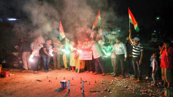 આ જીત સાથે ભારત ફાઇનલમાં પહોંચી ગયું છે. ભારત ચોથી વખત વર્લ્ડ કપની ફાઇનલમાં પહોંચ્યું છે. આ પહેલા 1983, 2003, 2011માં ફાઇનલમાં પહોંચ્યું હતું. (Express photo by Nirmal Harindran)