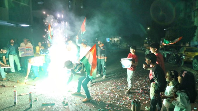 ભારત તરફથી કેપ્ટન રોહિત શર્માએ 47 રન, વિરાટ કોહલીએ 117 રન, શુભમન ગિલે અણનમ 80 રન, શ્રેયસ ઐય્યરે 105 રન અને કેએલ રાહુલે અણનમ 39 રન બનાવ્યા હતા. ન્યૂઝીલેન્ડ માટે ટિમ સાઉથીએ 3 વિકેટ જ્યારે ટ્રેન્ટ બોલ્ટે એક વિકેટ ઝડપી હતી. (Express photo by Nirmal Harindran)