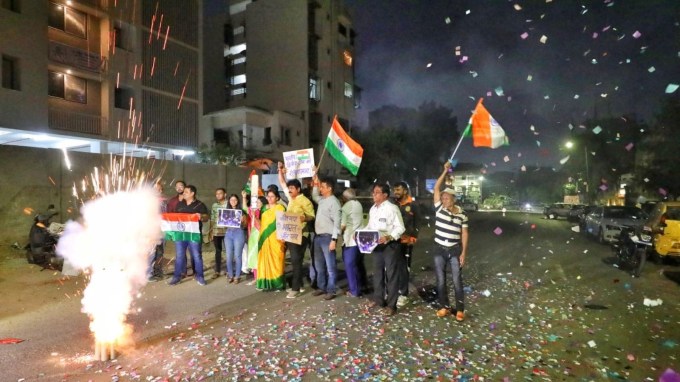 ન્યૂઝીલેન્ડને જીતવા માટે 398 રનનો વિશાળ ટાર્ગેટ મળ્યો હતો અને આ ટીમે જોરદાર સંઘર્ષ કરતાં મેચ રોમાંચક બનાવી દીધી હતી. કિવી ટીમની બે વિકેટ માત્ર 39 રનમાં પડી ગઈ હતી પરંતુ આ પછી કેપ્ટન કેન વિલિયમસન અને ડેરિલ મિચેલ વચ્ચે ત્રીજી વિકેટ માટે 181 રનની ભાગીદારી થઈ હતી અને ભારતીય ટીમ મુશ્કેલીમાં દેખાઈ રહી હતી. (Express photo by Nirmal Harindran)