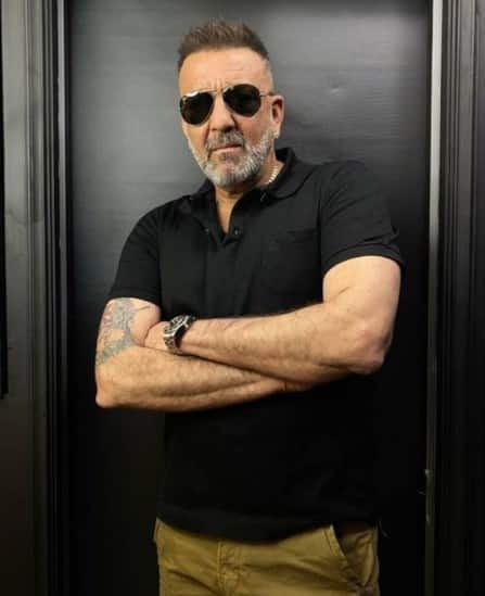 <strong>સંજય દત્ત</strong><br>ઉંમર વધવાની સાથે સંજય દત્તના પણ વાળ ખરવા લાગ્યા. આ સમસ્યાથી બચવા માટે તેણે હેર ટ્રાન્સપ્લાન્ટ કરાવ્યું છે. (ફોટો સ્ત્રોત: @duttsanjay/instagram)