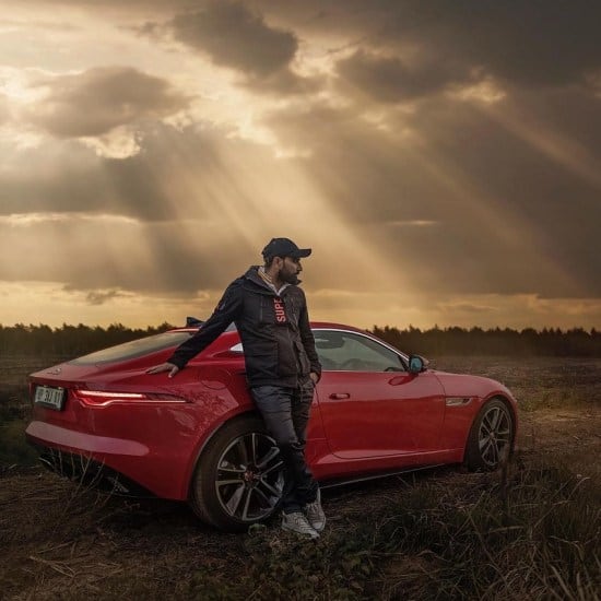 તેણે પોતાના ફાર્મ હાઉસમાં લક્ઝરી કારનું કલેક્શન પણ રાખ્યું છે. તેની પાસે ટોયોટા ફોર્ચ્યુનર, BMW 5 સીરીઝ અને ઓડી જેવી કાર છે.