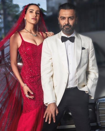<strong>સોનલ્લી સેગલ-આશેષ સજનાની</strong><br> બોલિવૂડ એક્ટ્રેસ સોનાલી સહગલ અને આશિષ સજનાનીએ આ વર્ષે જૂનમાં લગ્ન કર્યા હતા. લગ્ન પછી તે પોતાની પહેલી દિવાળી ઉજવશે. (ફોટો સ્ત્રોત: @sonnalliseygall/instagram)