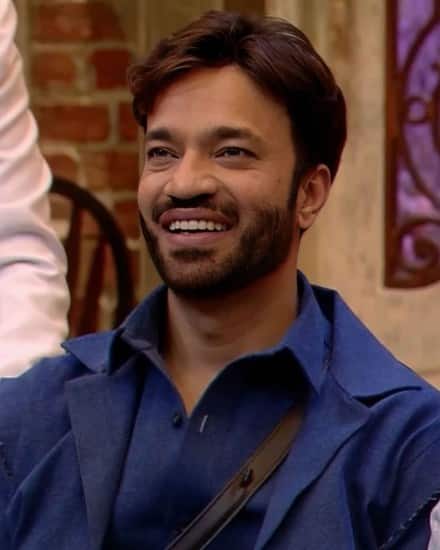 આ ઉપરાંત વિકી જૈન રાયપુરની ત્રિવેણી ડેન્ટલ કોલેજ અને હોસ્પિટલ અને બિલાસપુરમાં બિરલા ઓપન માઈન્ડ્સ પ્રીસ્કૂલનો સેક્રેટરી છે. 