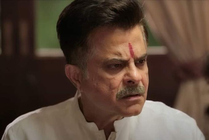 <strong>અનિલ કપૂર</strong><br>અનિલ કપૂરે ફિલ્મ 'એનિમલ'માં રણબીર કપૂરના પિતાની ભૂમિકા ભજવી હતી. જે માટે તેને 2 કરોડ રૂપિયા મળ્યા હતા. તેની નેટવર્થ વિશે વાત કરીએ તો મીડિયા રિપોર્ટ્સ અનુસાર, અભિનેતા 19 મિલિયન ડોલર એટલે કે 140 કરોડ રૂપિયાની સંપત્તિનો માલિક છે.