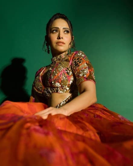 અભિનેત્રીએ ગ્લોઈંગ મેકઅપ સાથે પોતાનો લુક કમ્પ્લીટ કર્યો છે.<br> (ફોટો સ્ત્રોત: @nushrrattbharuccha/instagram)