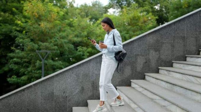 સારા સ્વાસ્થ્ય માટે નિયમિત વ્યાયામ, દોડવું, ચાલવું પણ એટલું જ જરૂરી છે.ઘણી વખત ડોકટરો આપણને ચાલવાની સલાહ આપે છે. (ફોટો: ફ્રીપિક) સારા સ્વાસ્થ્ય માટે નિયમિત વ્યાયામ, દોડવું, ચાલવું પણ એટલું જ જરૂરી છે.ઘણી વખત ડોકટરો આપણને ચાલવાની સલાહ આપે છે. (ફોટો: ફ્રીપિક)