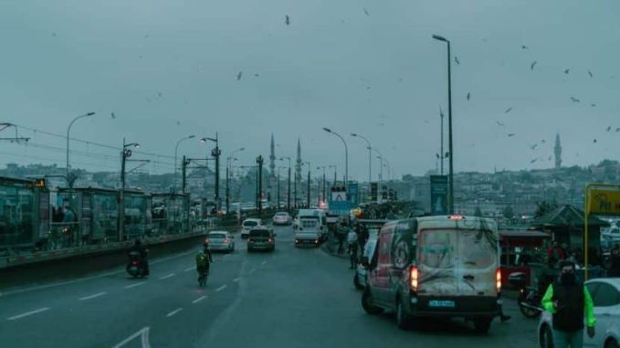 એક અભ્યાસ મુજબ, સ્તન કેન્સરની ઘટનાઓમાં સૌથી વધુ વધારો ઉચ્ચ પ્રદૂષણ સ્તર (PM 2.5) ધરાવતી સ્ત્રીઓમાં નોંધાયો હતો. વાહનોનો ધુમાડો, બળતું તેલ, કોલસો કે લાકડાનો ધુમાડો વગેરેમાં વધુ PM 2.5 હોય છે.