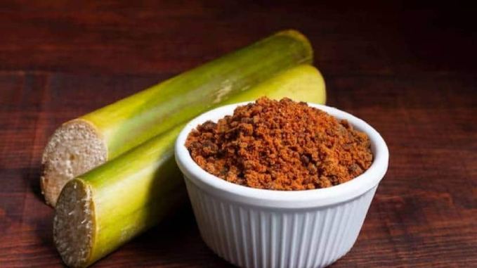 શુદ્ધ ગોળ કેટલો સખત હોય છે તે પણ ઓળખી શકાય છે. ગોળ જેટલો કઠણ છે, તેની શુદ્ધતાની ખાતરી વધુ છે. આવી સ્થિતિમાં, બજારમાંથી ગોળ ખરીદતા પહેલા, તે કઠણ છે કે નહીં તે તપાસો? (ફોટો – ફ્રીપિક)