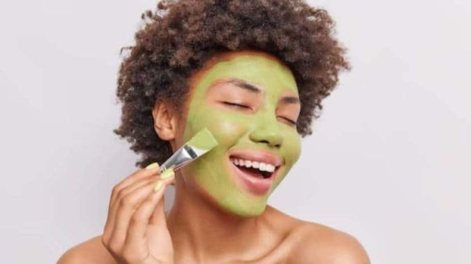 કારેલાના બીજમાંથી બનાવેલ ફેસ પેક તમારી ત્વચાને ઊંડે સુધી સાફ કરશે. (ફોટો: ફ્રીપિક)