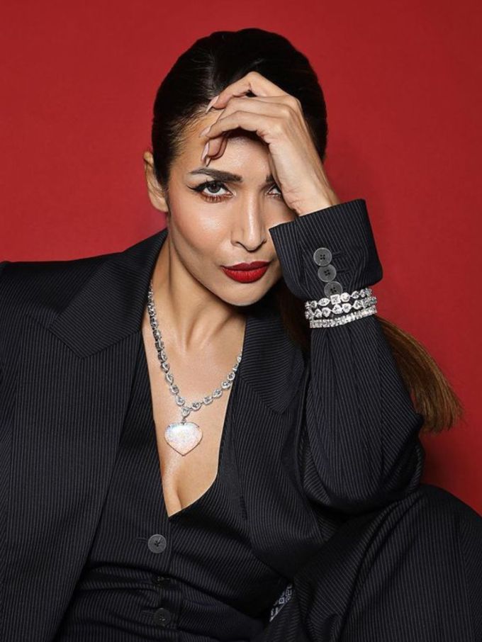 આ તસવીરમાં મલાઇકા અરોરાની કિંમતી જ્વેલરી સ્પષ્ટ જોવા મળી રહી છે. આ તસવીરો સોશિયલ મીડિયા પર ધૂમ મચાવી રહી છે. (All Photo Credit Malaika Arora Insta)