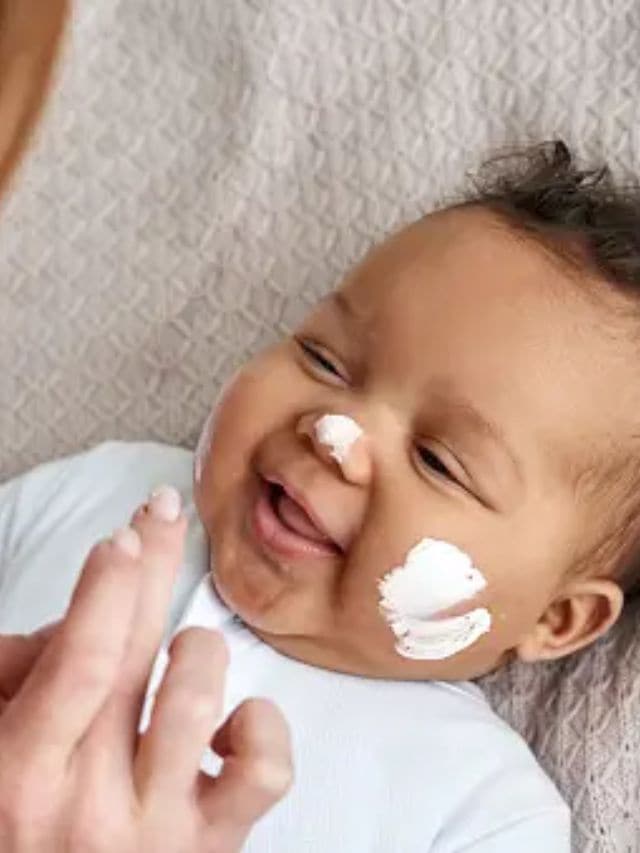 શિયાળામાં દરેક માતાપિતા તેમના નાના બાળકોના સ્વાસ્થ્યનું વિશેષ ધ્યાન રાખે છે. ઠંડી હવા બાળકોની સ્કિન પર ખૂબ જ ઝડપથી અસર કરે છે.