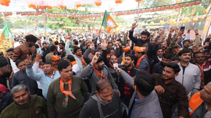 જો રાજસ્થાનમાં ભાજપ જીતે તો મુખ્યમંત્રી પદના પ્રબળ દાવેદારોમાં રાજ્યના પૂર્વ મુખ્યમંત્રી વસુંધરા રાજે, રાજસ્થાનના યોગી કહેવાતા બાબ બાલકનાથનો સમાવેશ થાય છે. (Express Photo By Praveen Khanna)