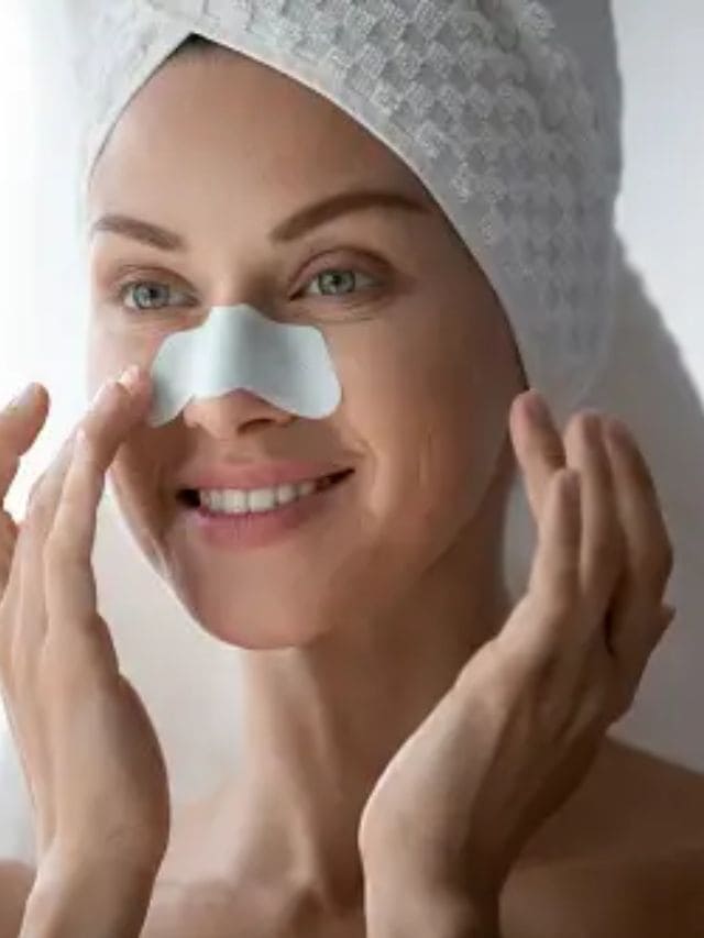 હવે આ પેસ્ટને આંગળી વડે નાક અને બ્લેકહેડ્સ પર લગાવો અને લગભગ 15 મિનિટ સુધી સૂકાવા દો. સોફ્ટ ભીના કપડાથી સાફ કરો.