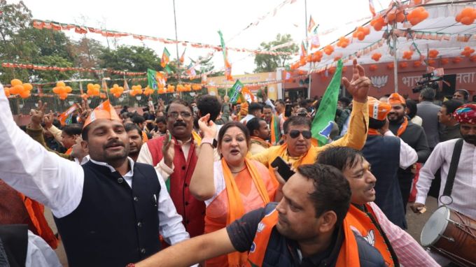 નોંધનિય છે કે, રાજસ્થાનમાં વિધાનસભા ચૂંટણી માટે 27 નવેમ્બર 2023ના રોજ 199 બેઠકો માટે મતદાન થયું હતુ, જેમાં 75.45 ટકા રેકોર્ડ બ્રેક મતદાન નોંધાયું હતુ. (Express Photo By Praveen Khanna)