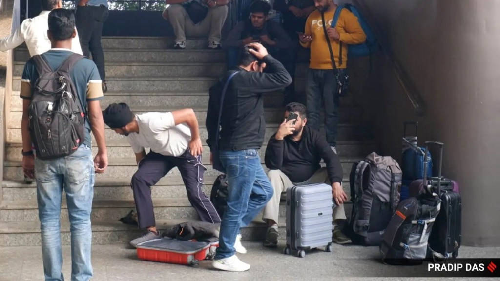 Illegal immigration | ગેરકાયદેસર ઇમિગ્રેશન : ફ્રાન્સથી પરત ફર્યા બાદ પ્લેનમાં સવાર 21 ગુજરાતી મુસાફરોની અટકાયત, CID એ શરૂ કરી તપાસ Illegal immigration | ગેરકાયદેસર ઇમિગ્રેશન : ફ્રાન્સથી પરત ફર્યા બાદ પ્લેનમાં સવાર 21 ગુજરાતી મુસાફરોની અટકાયત, CID એ શરૂ કરી તપાસ