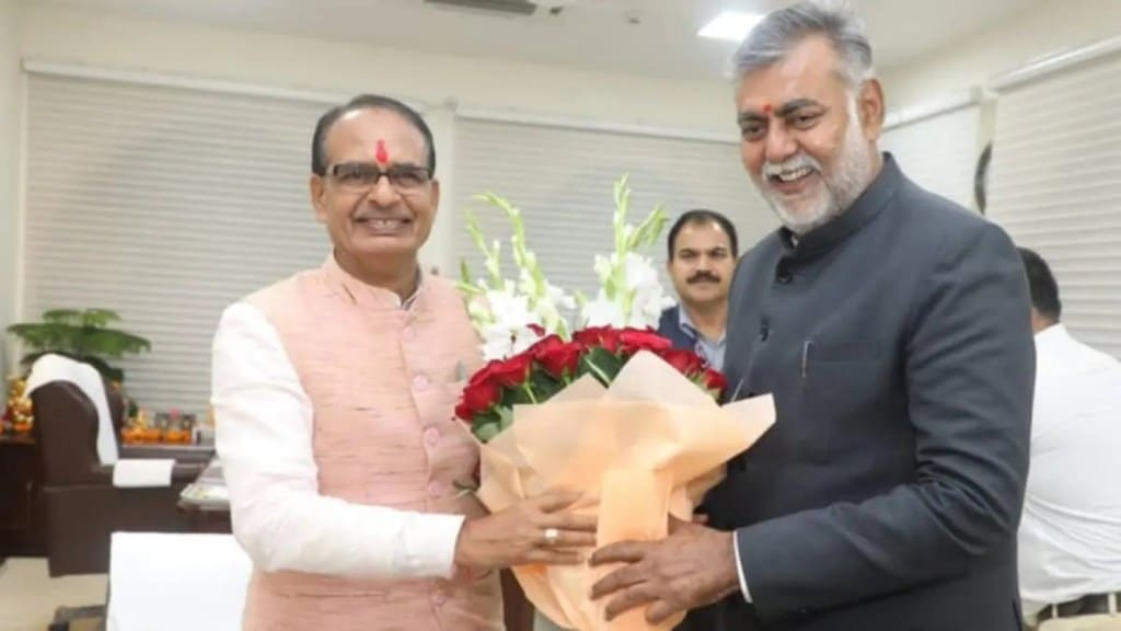 MP new CM : શિવરાજ- પ્રહલાદની મુલાકાતથી રાજકીય ગરમવાો વધ્યો, સત્તા હસ્તાંતરણનો સંકેત? શું ‘મામા’ને ખબર છે મોદી-શાહની મનની વાત? MP new CM : શિવરાજ- પ્રહલાદની મુલાકાતથી રાજકીય ગરમવાો વધ્યો, સત્તા હસ્તાંતરણનો સંકેત? શું ‘મામા’ને ખબર છે મોદી-શાહની મનની વાત?