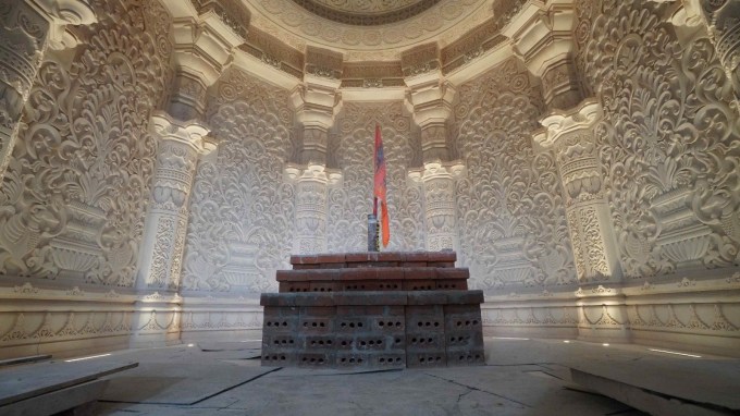 Ayodhya Ram Mandir Garbh Grah Photoછ અયોધ્યાના રામ મંદિરના ગર્ભગૃહની ભવ્ય તસવીર છે. (Photo - @ChampatRaiVHP)
