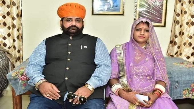 સુખદેવ સિંહ ગોગામેડીના પર્સનલ લાઇફની વાત કરીયે તો તેમના લગ્ન શીલા કંવર સાથે થયા છે. તેમને એક પુત્ર અને પુત્રી છે. (Photo - Sukhdev Singh Gogamedi Facebook)