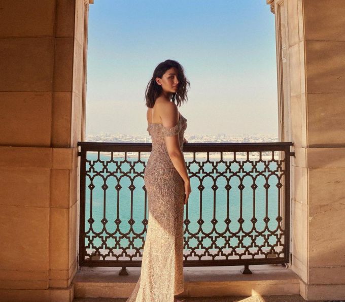 અભિનેત્રીએ પોઈન્ટેડ કોર્ટ શૂઝ સાથે પોતાનો લૂક કમ્પ્લીટ કર્યો છે. (All Photo Credit Ali Bhatt Insta )