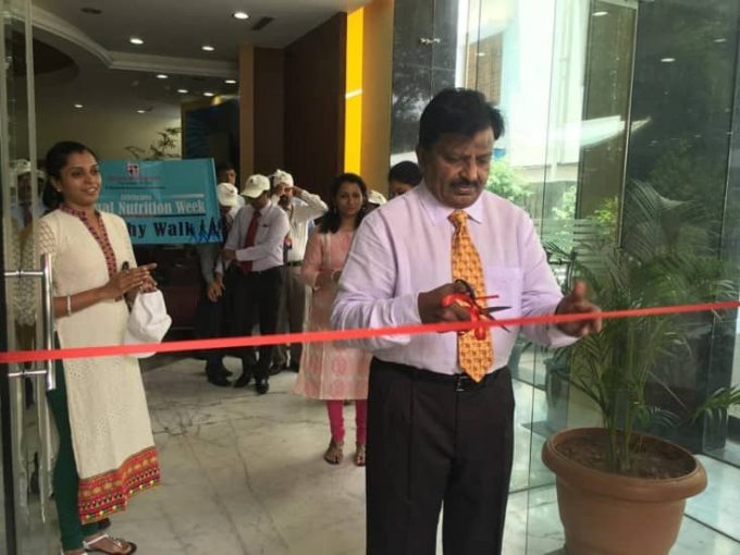 જ્યારે, જો આપણે વીએસ રેડ્ડી વિશે વાત કરીએ, તો તેની લિંક્ડઇન પ્રોફાઇલ અનુસાર, તે બેંગલુરુ, કર્ણાટકમાં રહે છે. તેણે 52 રાષ્ટ્રીય અને આંતરરાષ્ટ્રીય એવોર્ડ જીત્યા છે. તેઓ બ્રિટિશ બાયોલોજીકલ્સના એમડી તેમજ સ્થાપક છે. (ફોટો સ્ત્રોત: બ્રિટિશ બાયોલોજિકલ/ફેસબુક)