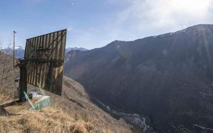 આ ગામ માટે સૂર્યપ્રકાશનો અભાવ એક મોટી સમસ્યા હતી. આ સમસ્યાથી છુટકારો મેળવવા માટે આ ગામના લોકોએ એક અદ્ભુત આઈડિયા લઈને પોતાનો કૃત્રિમ સૂર્ય બનાવ્યો. (ફોટો સ્ત્રોત: @ptrckthmpsn/instagram)