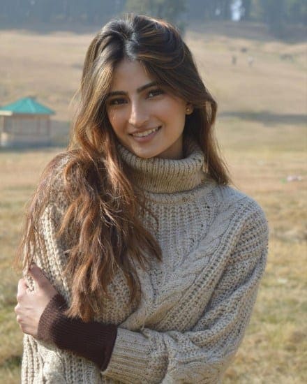 <strong>પલક તિવારી</strong><br>વર્ષ 2023માં ટીવી અભિનેત્રી શ્વેતા તિવારીની પુત્રી પલક તિવારીએ સલમાન ખાનની ફિલ્મ 'કિસી કા ભાઈ કિસી કી જાન' થી અભિનયની શરૂઆત કરી હતી. 21 એપ્રિલે રિલીઝ થયેલી આ ફિલ્મમાં તેણે 'મુસ્કાન' નામનું પાત્ર ભજવ્યું છે. આ ફિલ્મ બોક્સ ઓફિસ પર એવરેજ સાબિત થઈ હતી. (ફોટો સ્ત્રોત: @palaktiwarii/instagram)