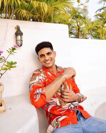 <strong>શુભમન ગિલ</strong><br> શુભમન ગિલ એક ભારતીય ક્રિકેટર છે. આ વર્ષે, શુભમને જાન્યુઆરી 2023માં ન્યૂઝીલેન્ડ સામેની ODI મેચમાં બેવડી સદી ફટકારીને બધાને ચોંકાવી દીધા હતા. આ સિવાય તેનું નામ સચિન તેંડુલકરની પુત્રી સારા તેંડુલકર અને સૈફ અલી ખાનની પુત્રી અને અભિનેત્રી સારા અલી ખાન સાથે પણ જોડવામાં આવી રહ્યું હતું, જેના કારણે તે આ વર્ષે સમાચારોમાં રહ્યો હતો. (ફોટો સોર્સઃ શુભમન ગિલ/ફેસબુક)