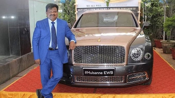 VS રેડ્ડી સૌથી મોટી મેડિકલ ન્યુટ્રિશન મેન્યુફેક્ચરિંગ કંપની બ્રિટિશ બાયોલોજિકલ્સના માલિક છે, જેઓ વિશ્વની સૌથી મોંઘી કાર, Bentley Mulsanne EWB સેન્ટેનરી એડિશનના માલિક છે. આ કારની કિંમત 14.5 કરોડ રૂપિયા છે. (ફોટો સ્ત્રોત: @evoIndia/Twitter)